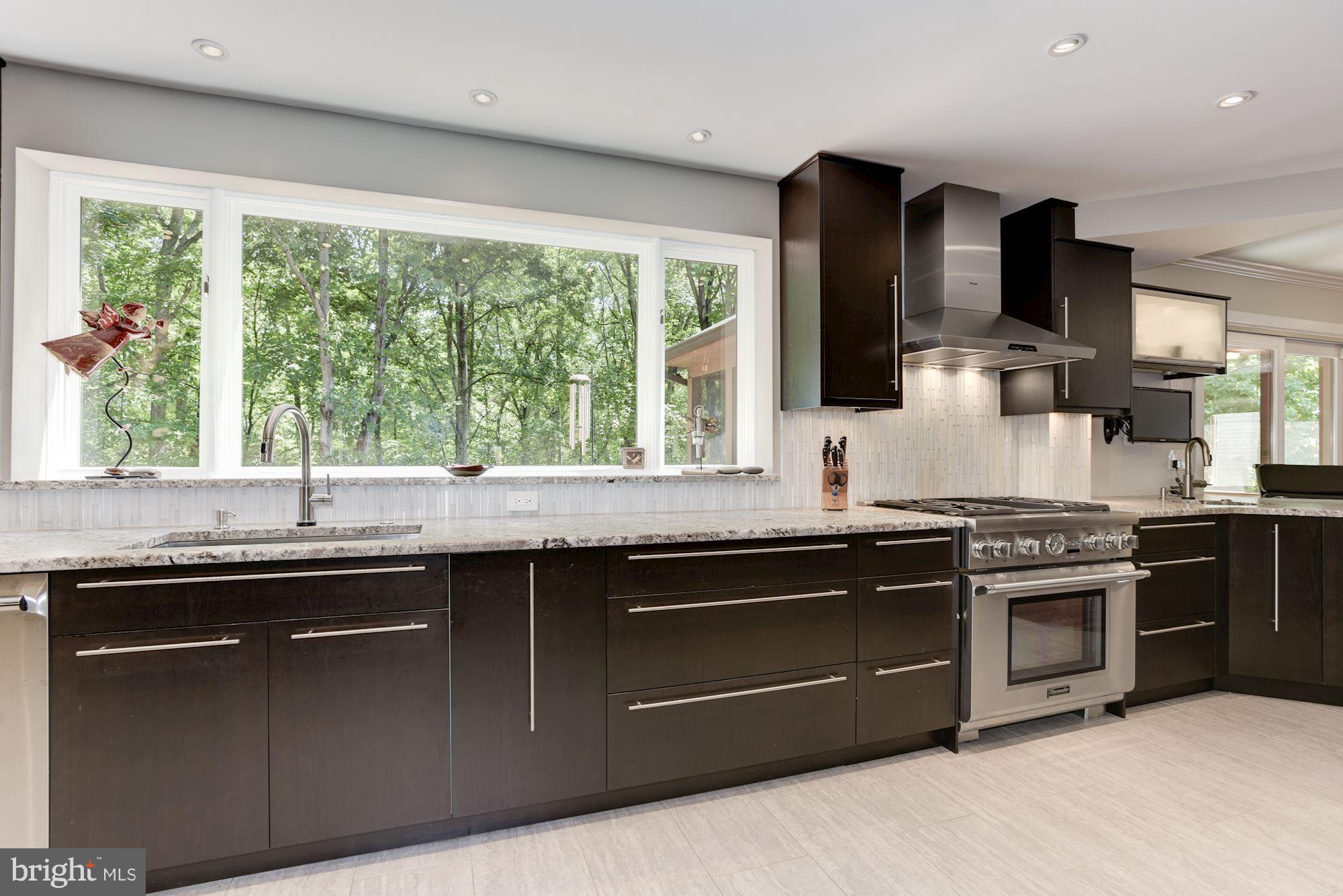 10718 Cross School Road Reston, VA 20191 - Photo 8 of 30 Kitchen