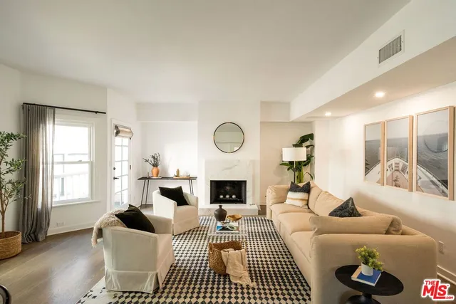 $8,975 | 2622 2nd Street, Unit 2, Santa Monica, CA 90405