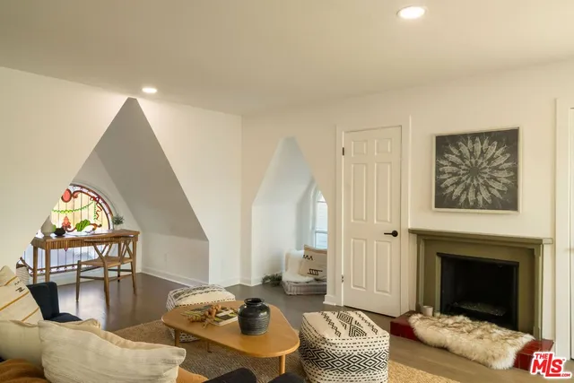 $8,975 | 2622 2nd Street, Unit 2, Santa Monica, CA 90405