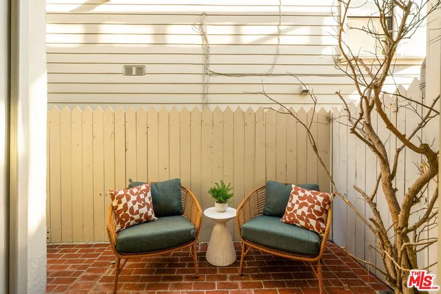 $8,975 | 2622 2nd Street, Unit 2, Santa Monica, CA 90405