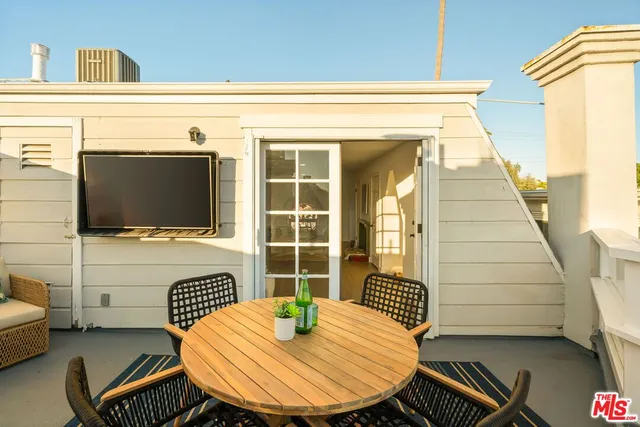 $8,975 | 2622 2nd Street, Unit 2, Santa Monica, CA 90405