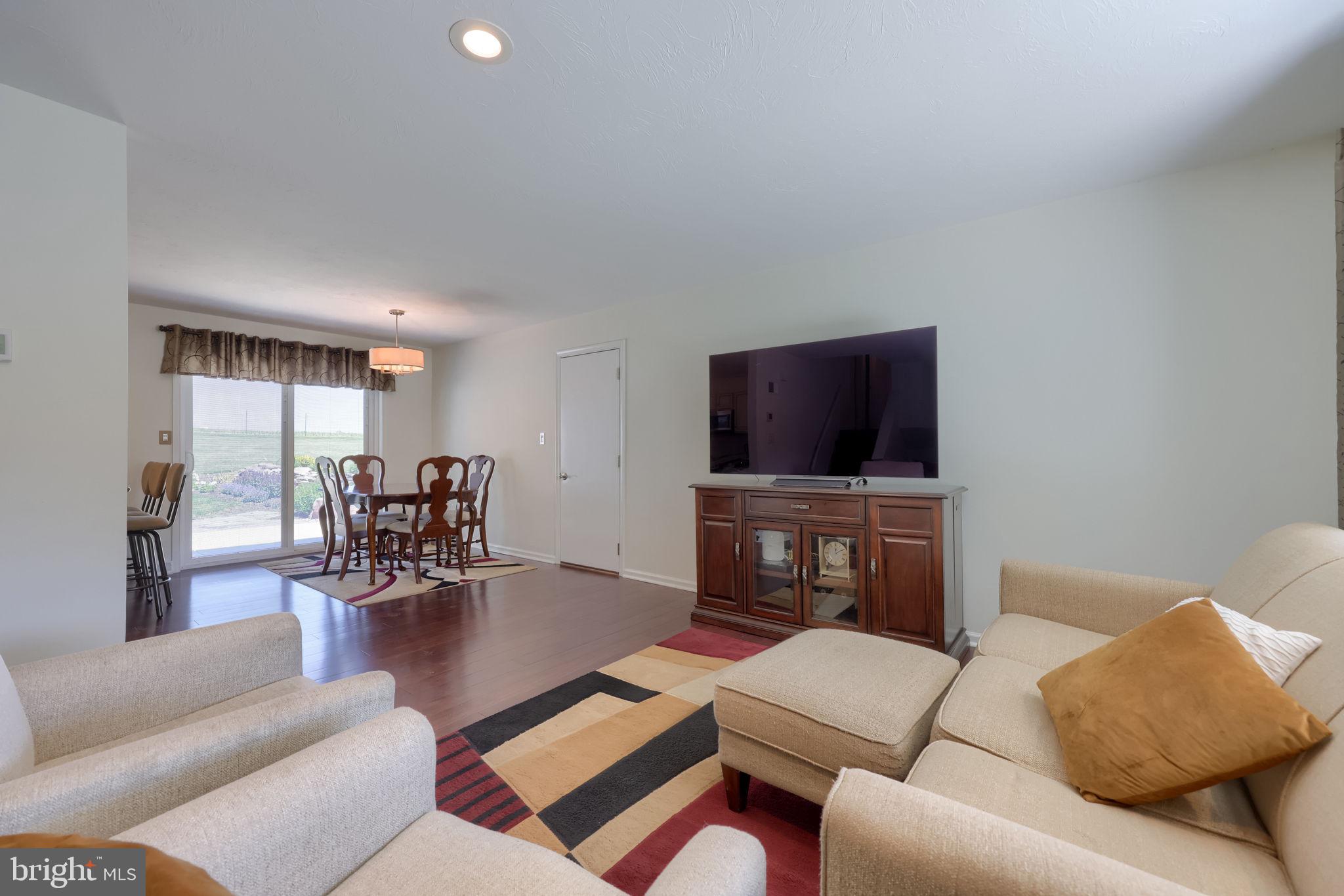 91 Buchland Road Ephrata, PA 17522 - Photo 6 of 59 Bright and inviting living space.
