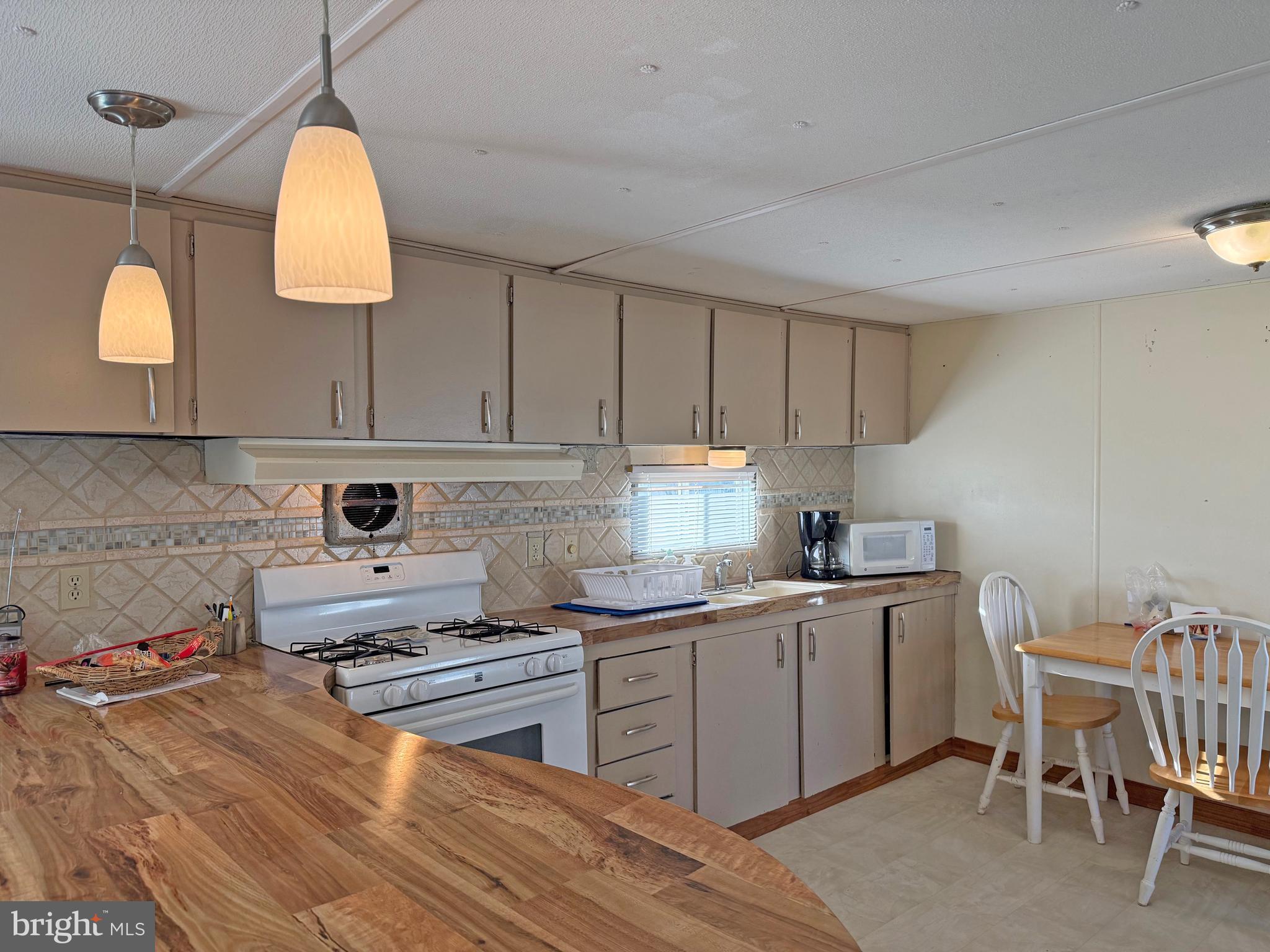 29 Baybreeze Road, Unit C27 Rehoboth Beach, DE 19971 - Photo 5 of 26 Eat-In Kitchen
