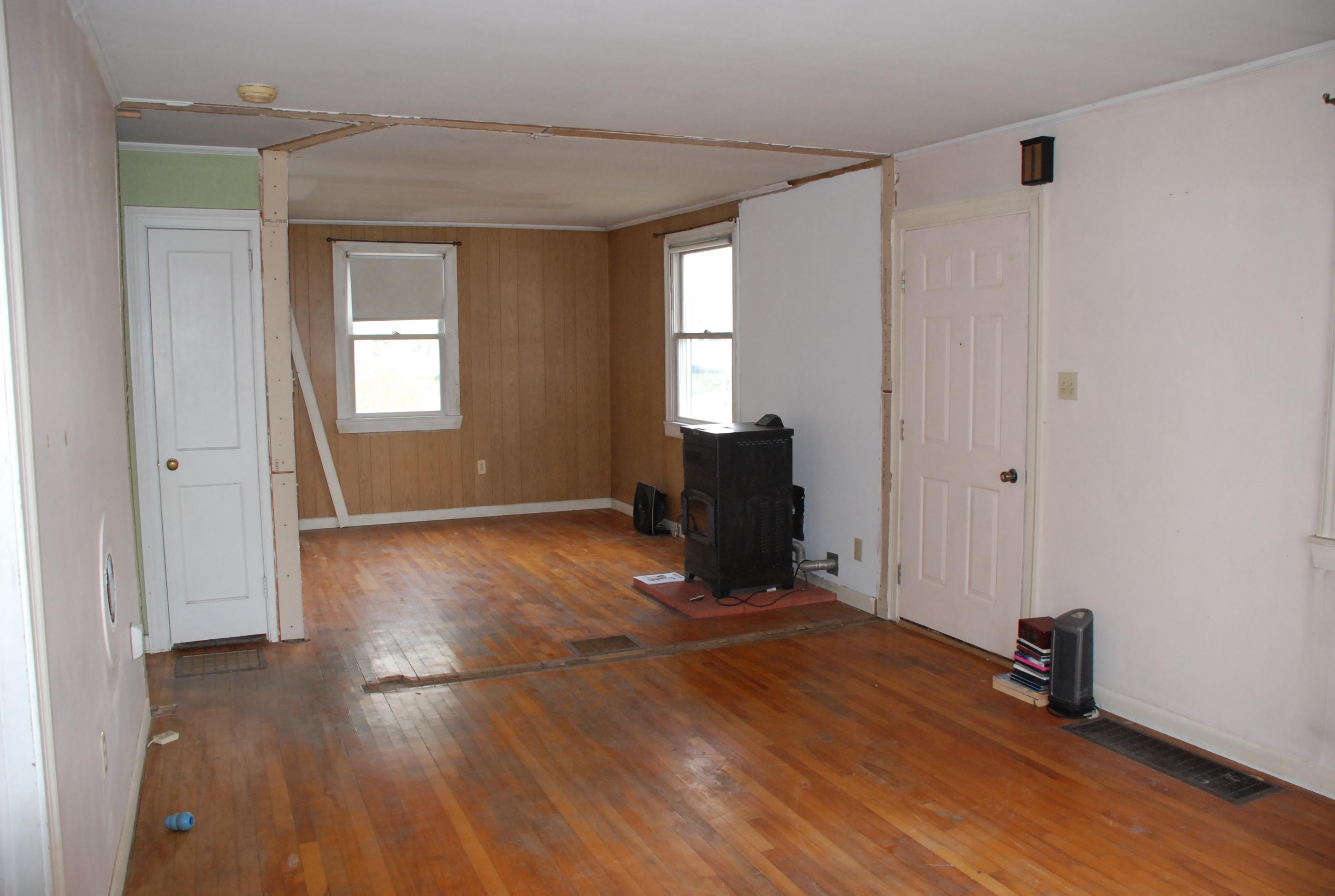 98 Crestmont Road Bangor, ME 04401 - Photo 8 of 18 Living Room