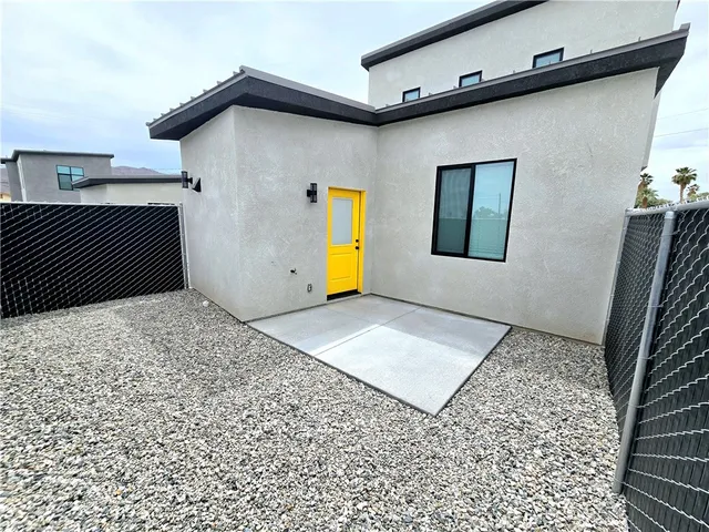 $2,000 | 5967 Bagley Avenue, Unit 1, Twentynine Palms, CA 92277