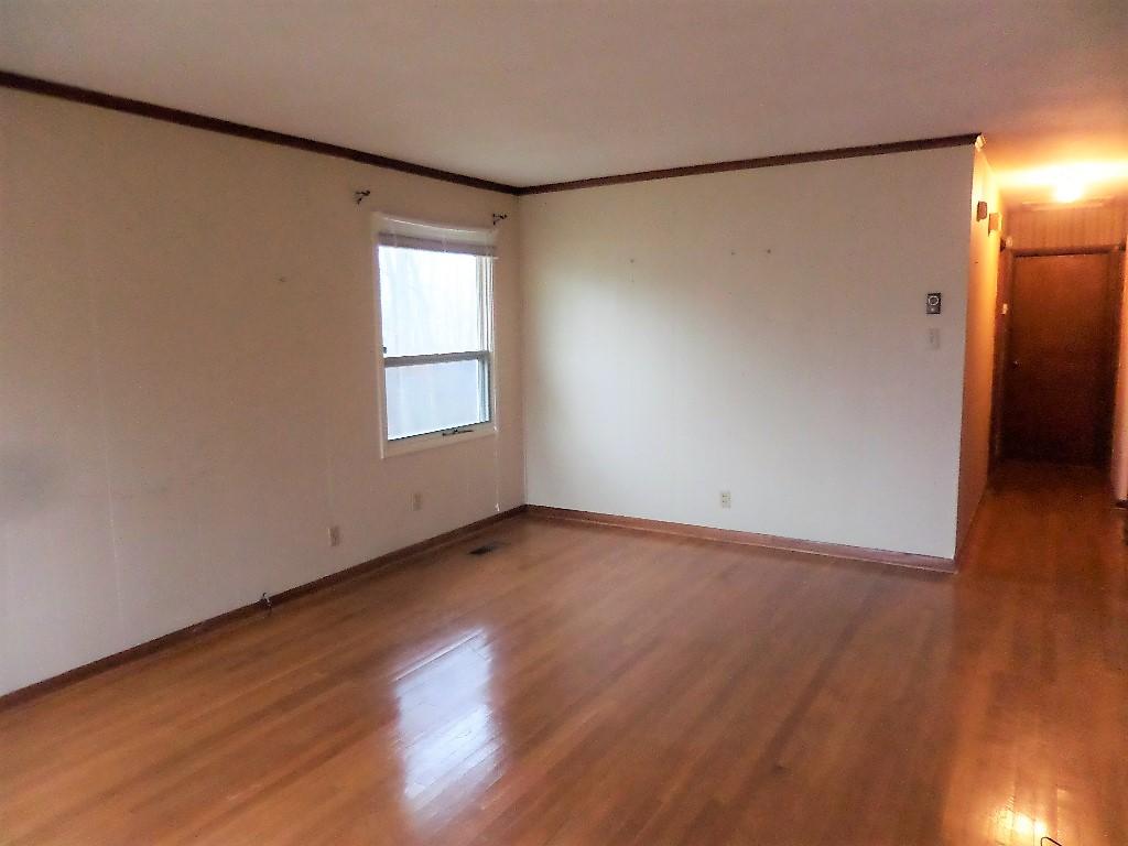 111 Wayside Road Oak Ridge, TN 37830 - Photo 3 of 22 Living Room