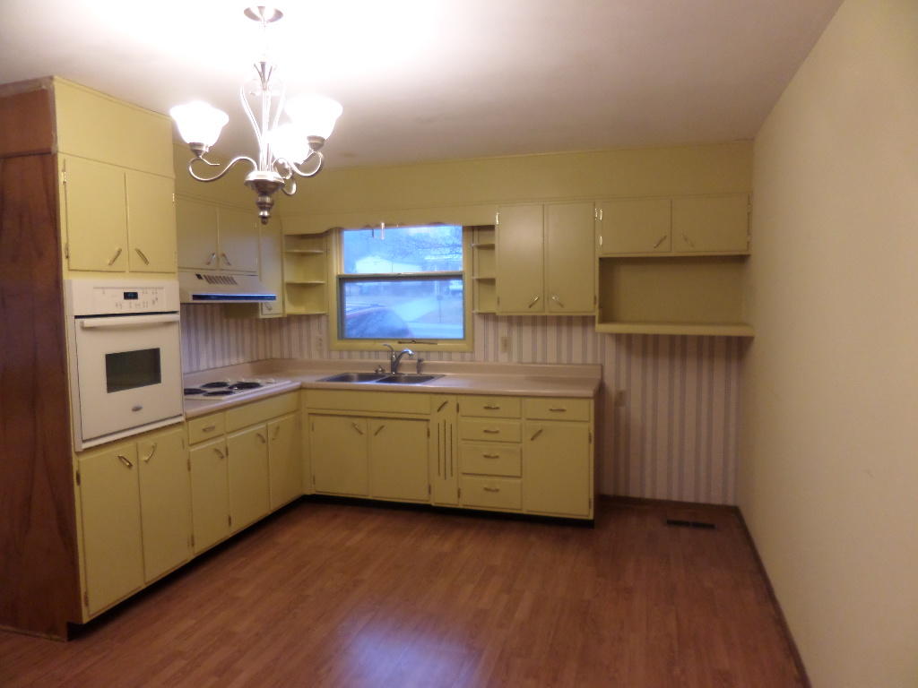 111 Wayside Road Oak Ridge, TN 37830 - Photo 4 of 22 Kitchen