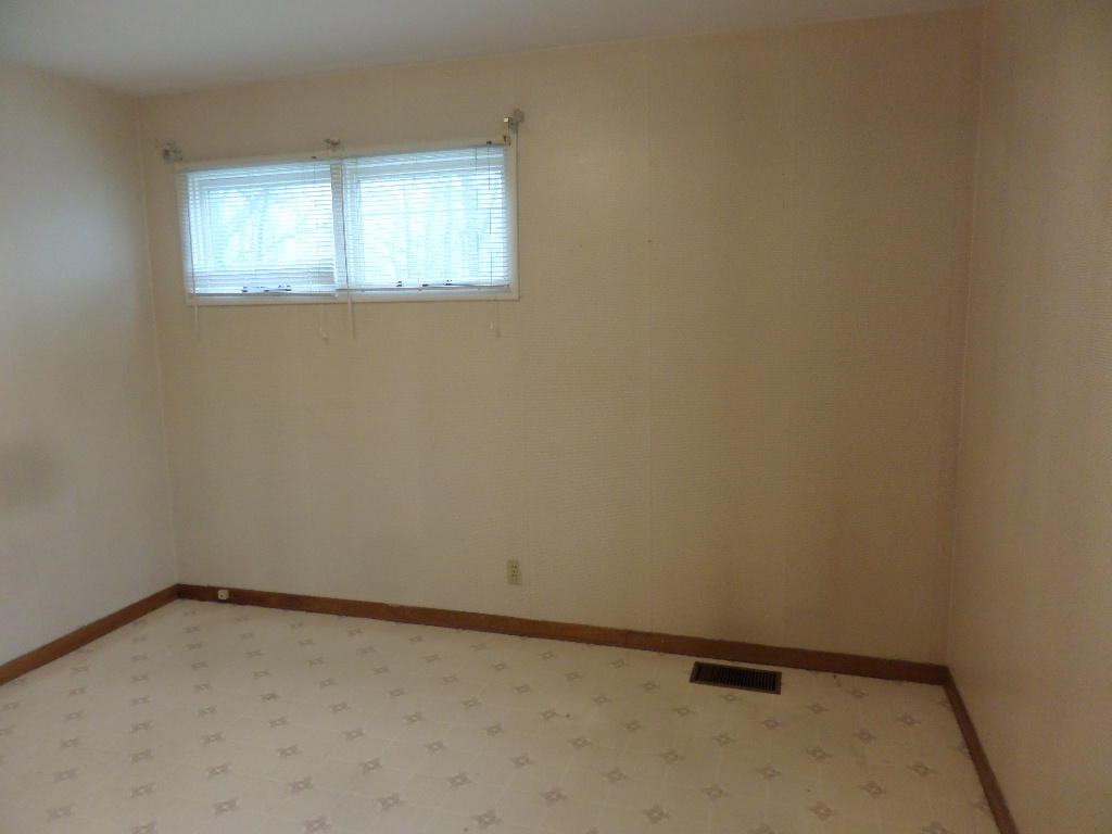 111 Wayside Road Oak Ridge, TN 37830 - Photo 6 of 22 Master Bedroom