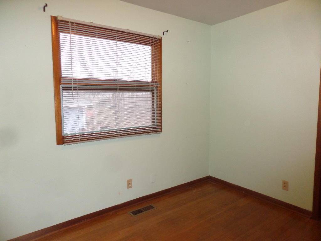 111 Wayside Road Oak Ridge, TN 37830 - Photo 8 of 22 Bedroom 2