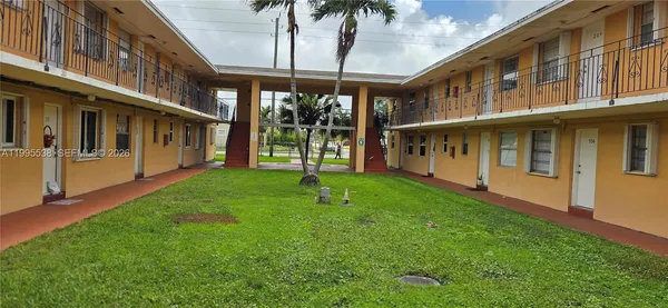 $1,900 | 3800 Southwest 102nd Avenue, Unit 108, Miami, FL 33165