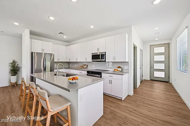 $2,999 | 2131 East Jennifer Lynn Way, Phoenix, AZ 85022