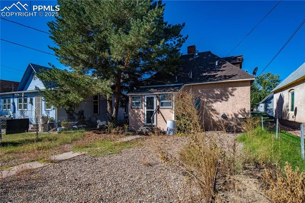 a view of backyard of house