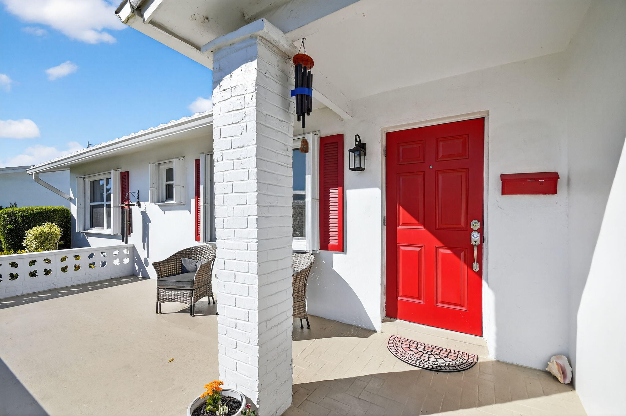 105 Southwest 9th Street Boynton Beach, FL 33426 - Photo 4 of 60 4-web-or-mls-DSC_8781