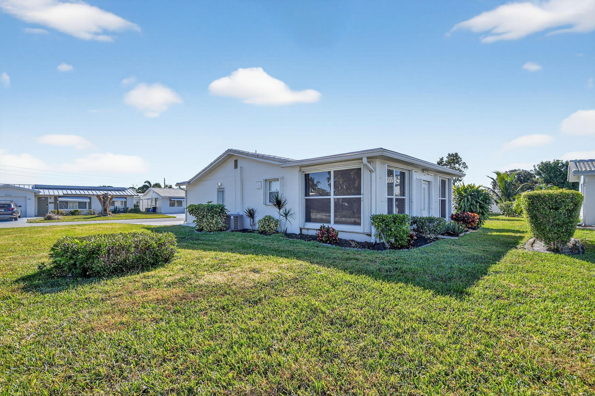105 Southwest 9th Street Boynton Beach, FL 33426 - Photo 6 of 60 6-web-or-mls-DSC_8791
