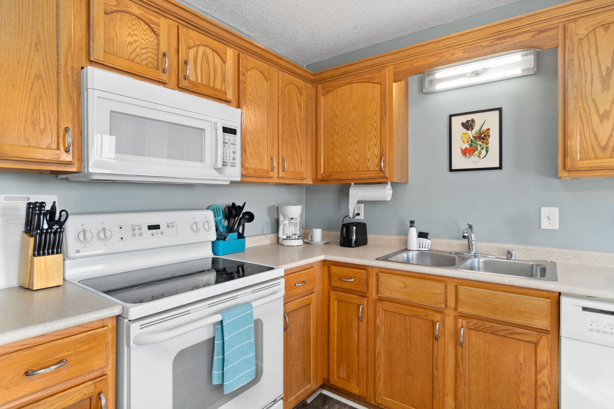 423 Filmore Road Oak Grove, KY 42262 - Photo 13 of 29 a kitchen with stainless steel appliances granite countertop a sink and cabinets with wooden floor
