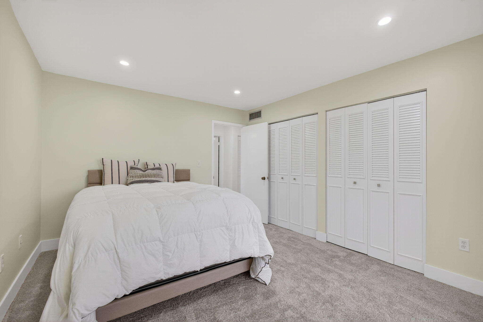5335 Southeast Miles Grant Road, Unit 102 Stuart, FL 34997 - Photo 19 of 38 23-web-or-mls-5D1A9317