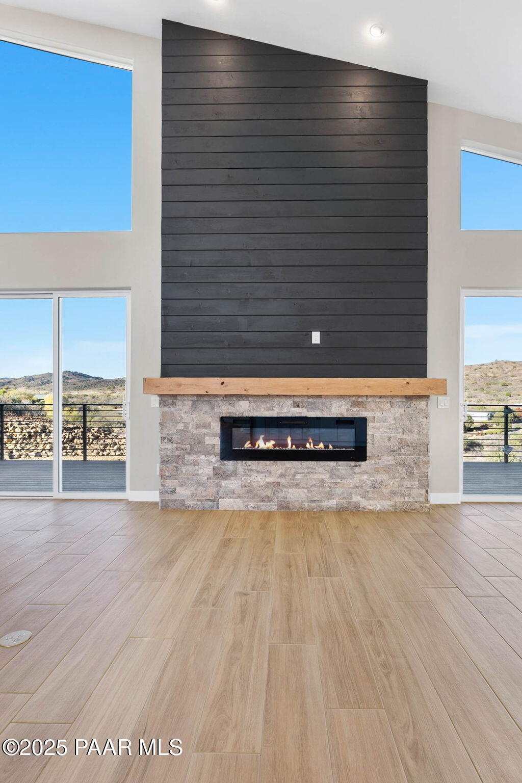 15860 East Broken Bit Road Mayer, AZ 86333 - Photo 17 of 41 17-Great Room (3)