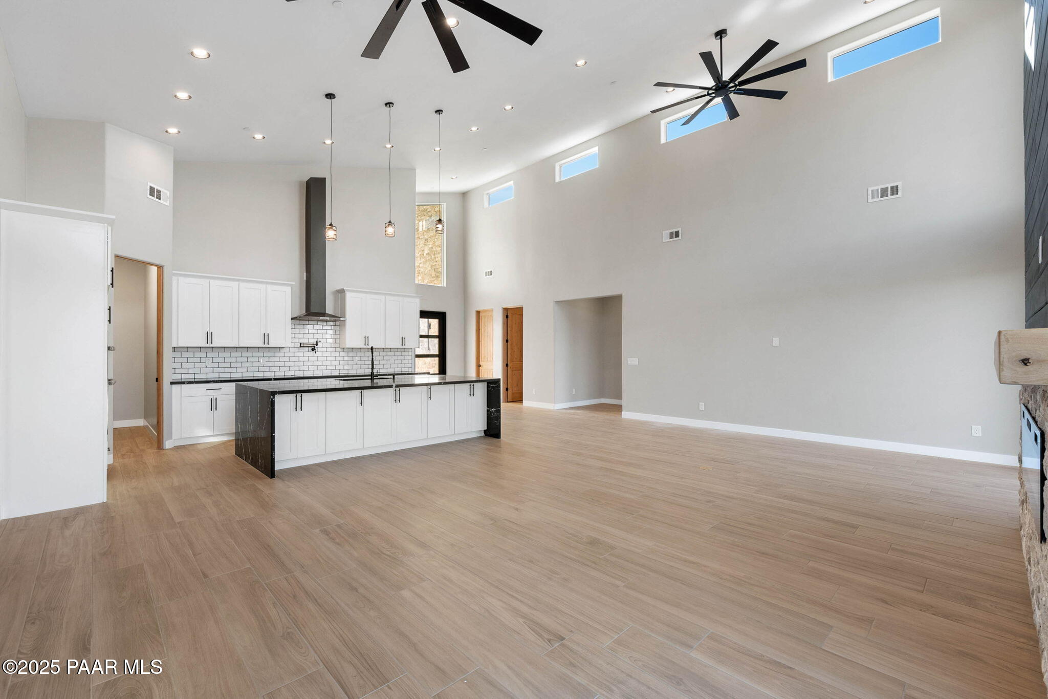 15860 East Broken Bit Road Mayer, AZ 86333 - Photo 19 of 41 19-Great Room (2)