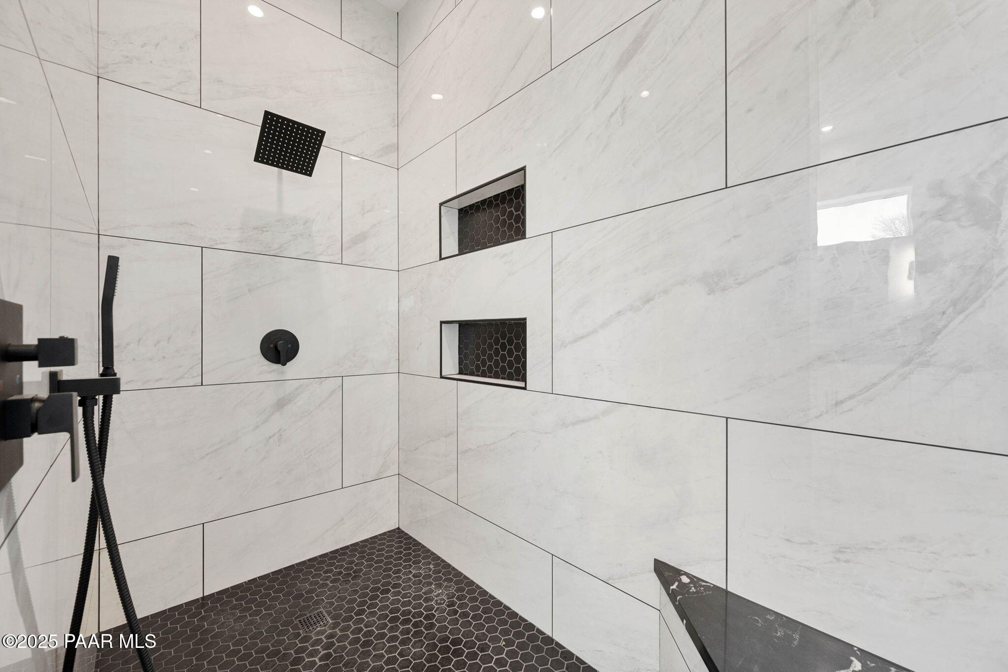 15860 East Broken Bit Road Mayer, AZ 86333 - Photo 25 of 41 25-Primary Bathroom (3)