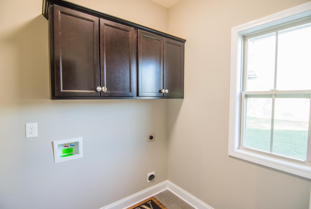 1 Beech Grove Clarksville, TN 37043 - Photo 24 of 30 a bathroom with a window