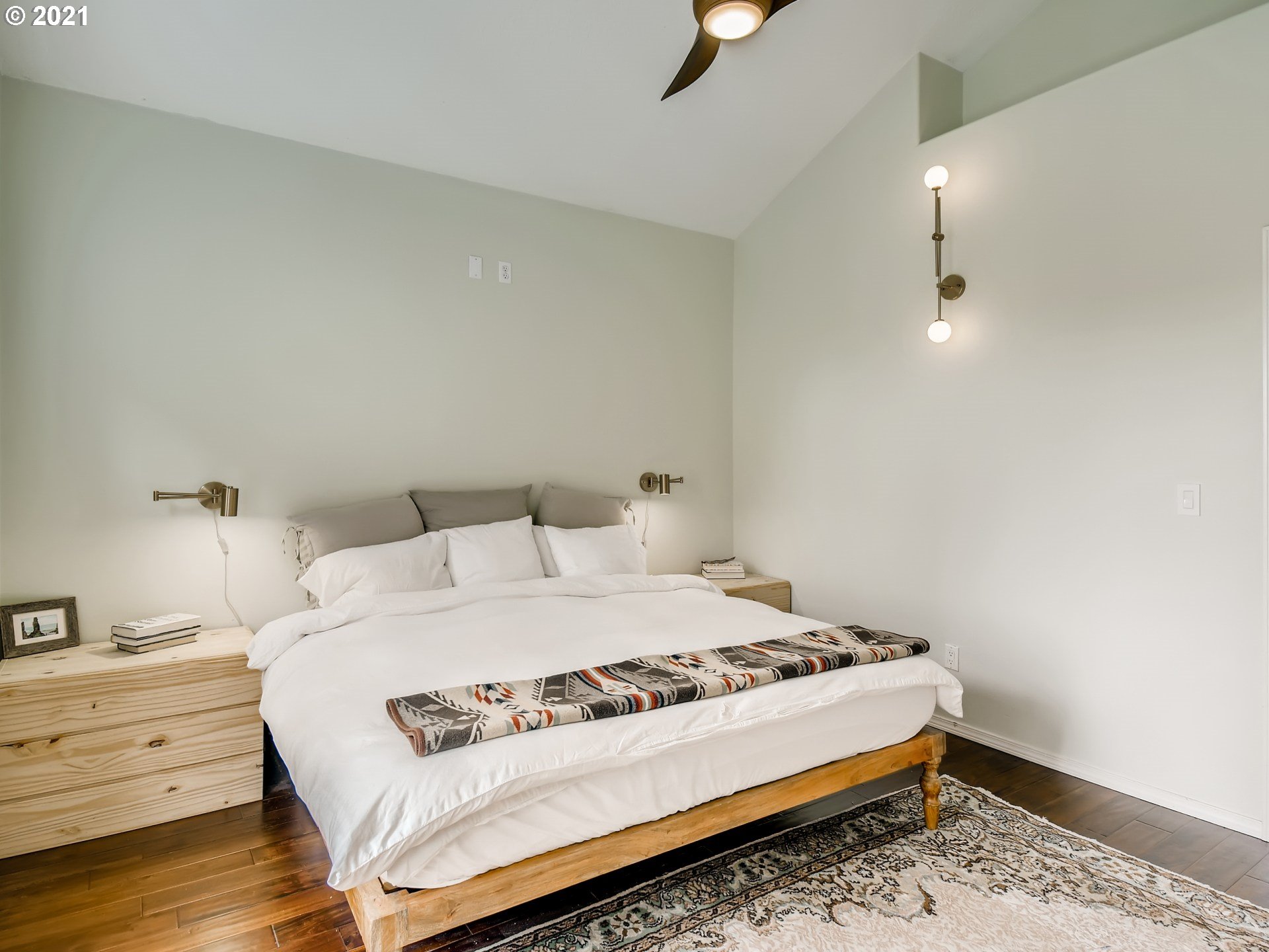 148 Southwest Hamilton Street Portland, OR 97239 - Photo 17 of 32 Gallery Image 17