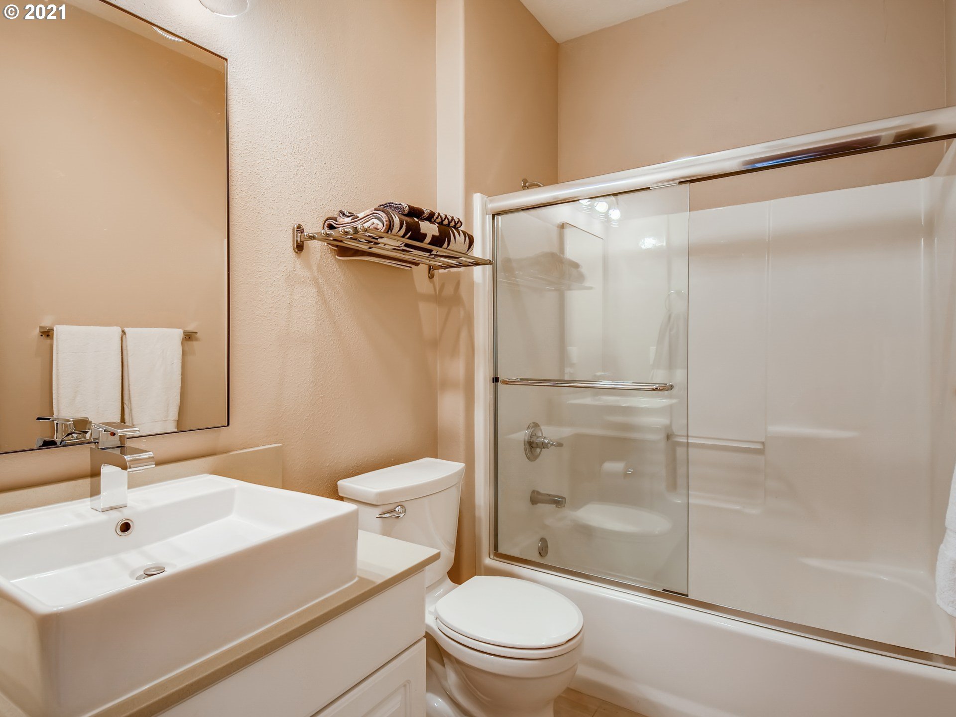 148 Southwest Hamilton Street Portland, OR 97239 - Photo 27 of 32 Gallery Image 27