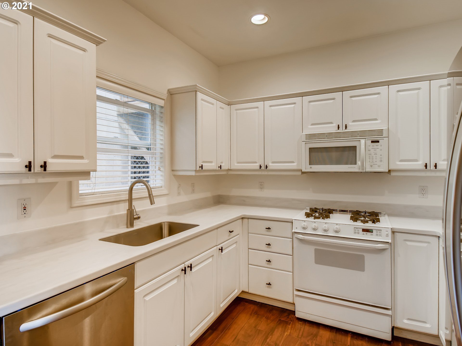148 Southwest Hamilton Street Portland, OR 97239 - Photo 9 of 32 Gallery Image 9