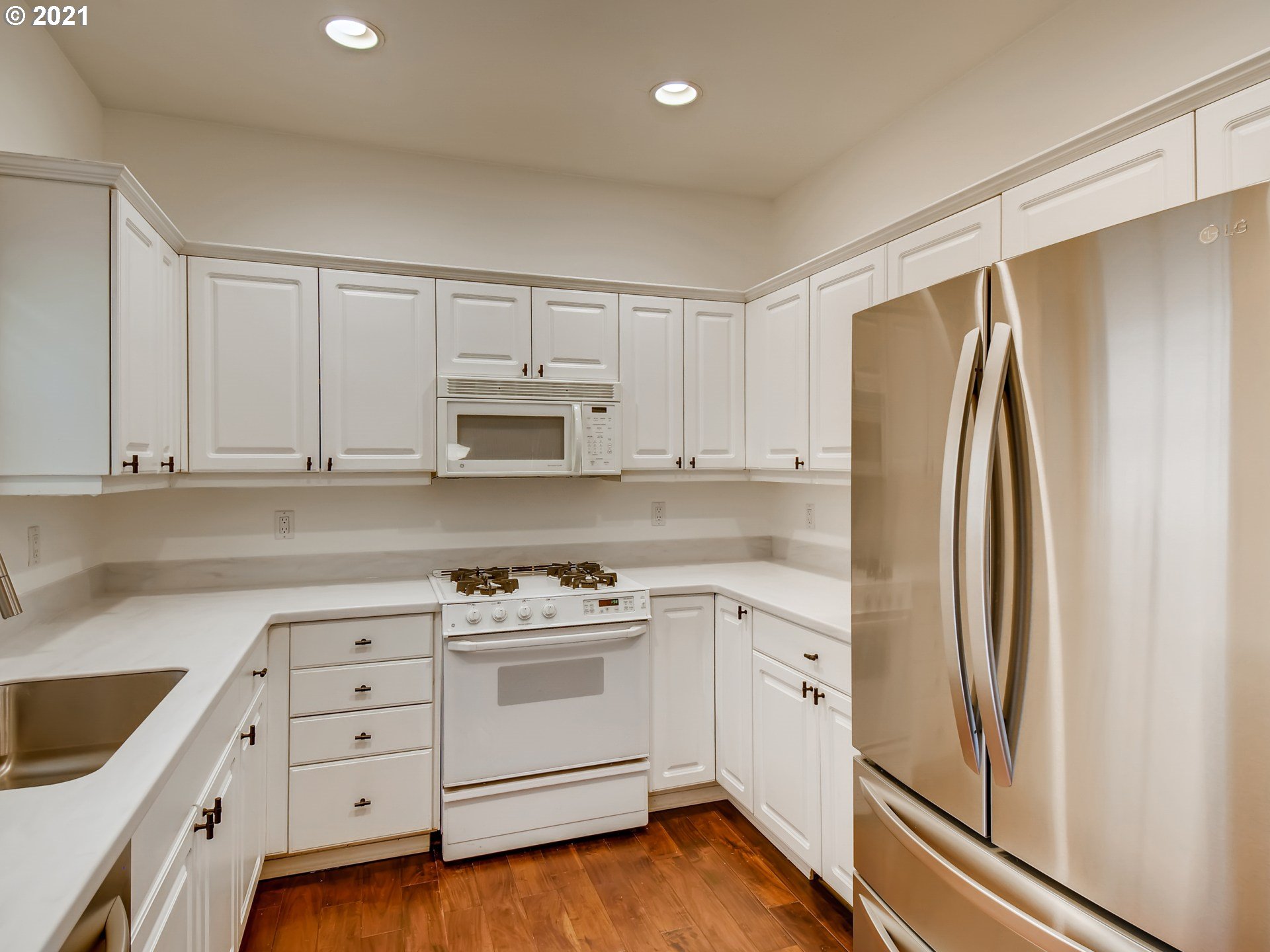 148 Southwest Hamilton Street Portland, OR 97239 - Photo 10 of 32 Gallery Image 10