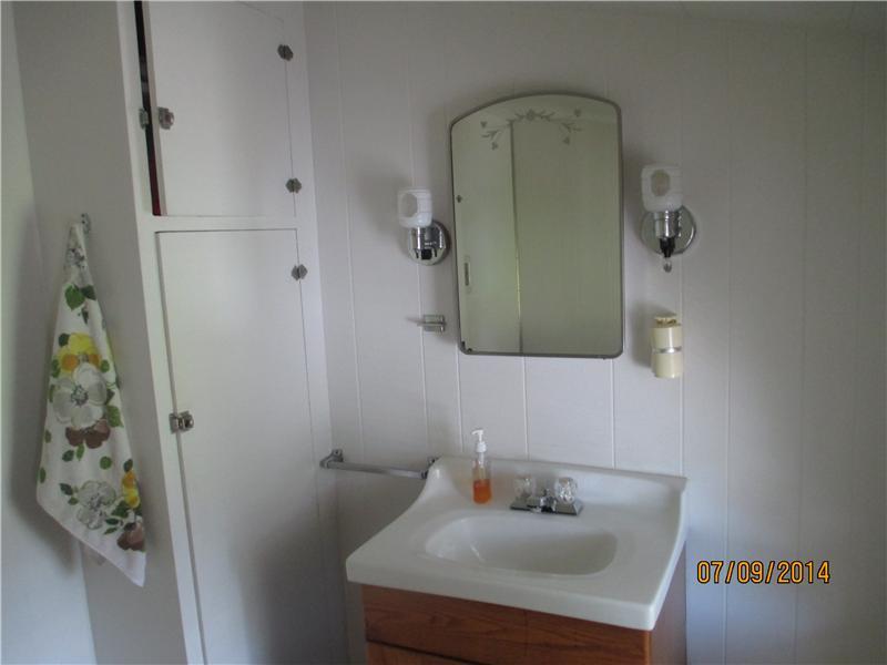 416 Kings Road Apollo, PA 15613 - Photo 11 of 20 Full Bath. Bath on first floor