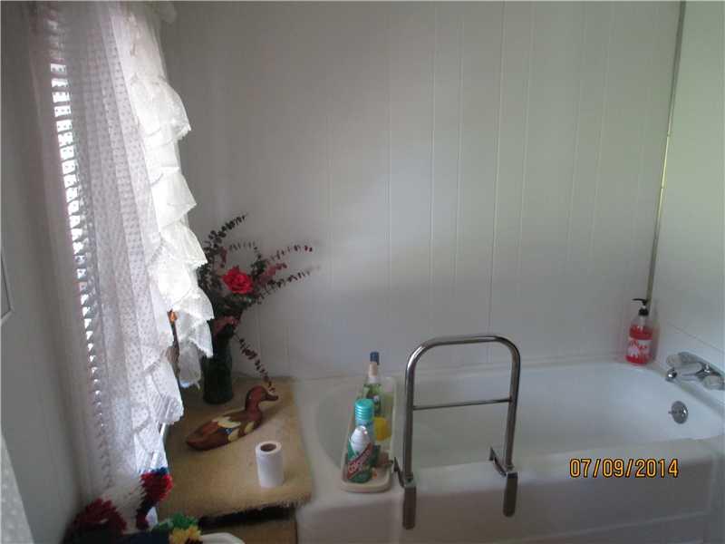 416 Kings Road Apollo, PA 15613 - Photo 18 of 20 Full Bath. Upstairs bath.