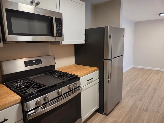 $1,850 | 136 Mammoth Road, Unit 25, Hooksett, NH 03106