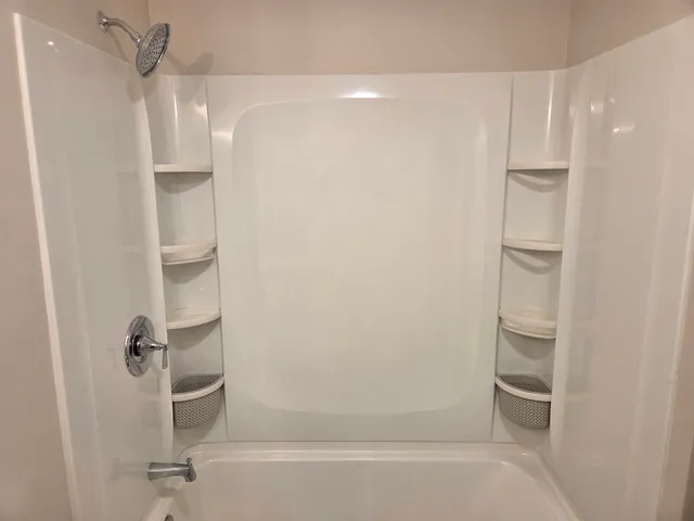 $1,850 | 136 Mammoth Road, Unit 25, Hooksett, NH 03106