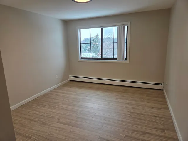 $1,850 | 136 Mammoth Road, Unit 25, Hooksett, NH 03106