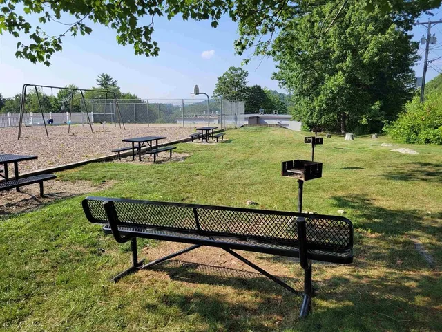 $1,850 | 136 Mammoth Road, Unit 25, Hooksett, NH 03106