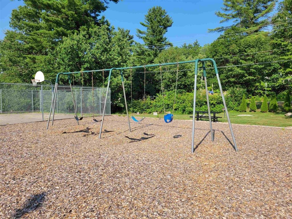 136 Mammoth Road, Unit 25 Hooksett, NH 03106 - Photo 19 of 20