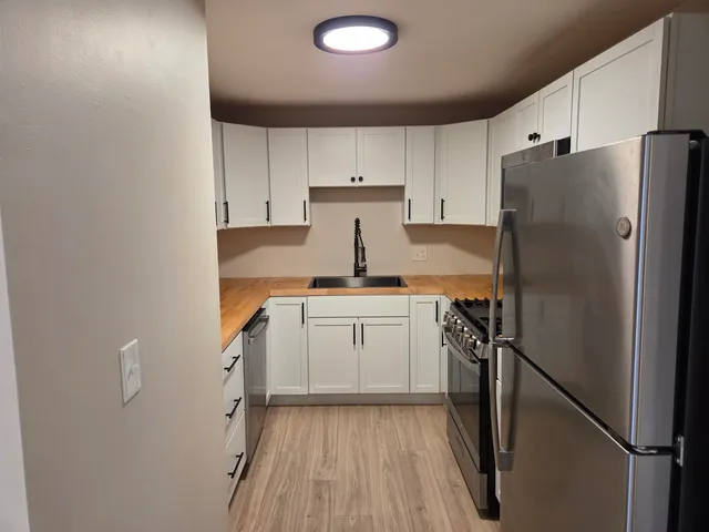 $1,850 | 136 Mammoth Road, Unit 25, Hooksett, NH 03106