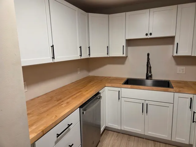 $1,850 | 136 Mammoth Road, Unit 25, Hooksett, NH 03106