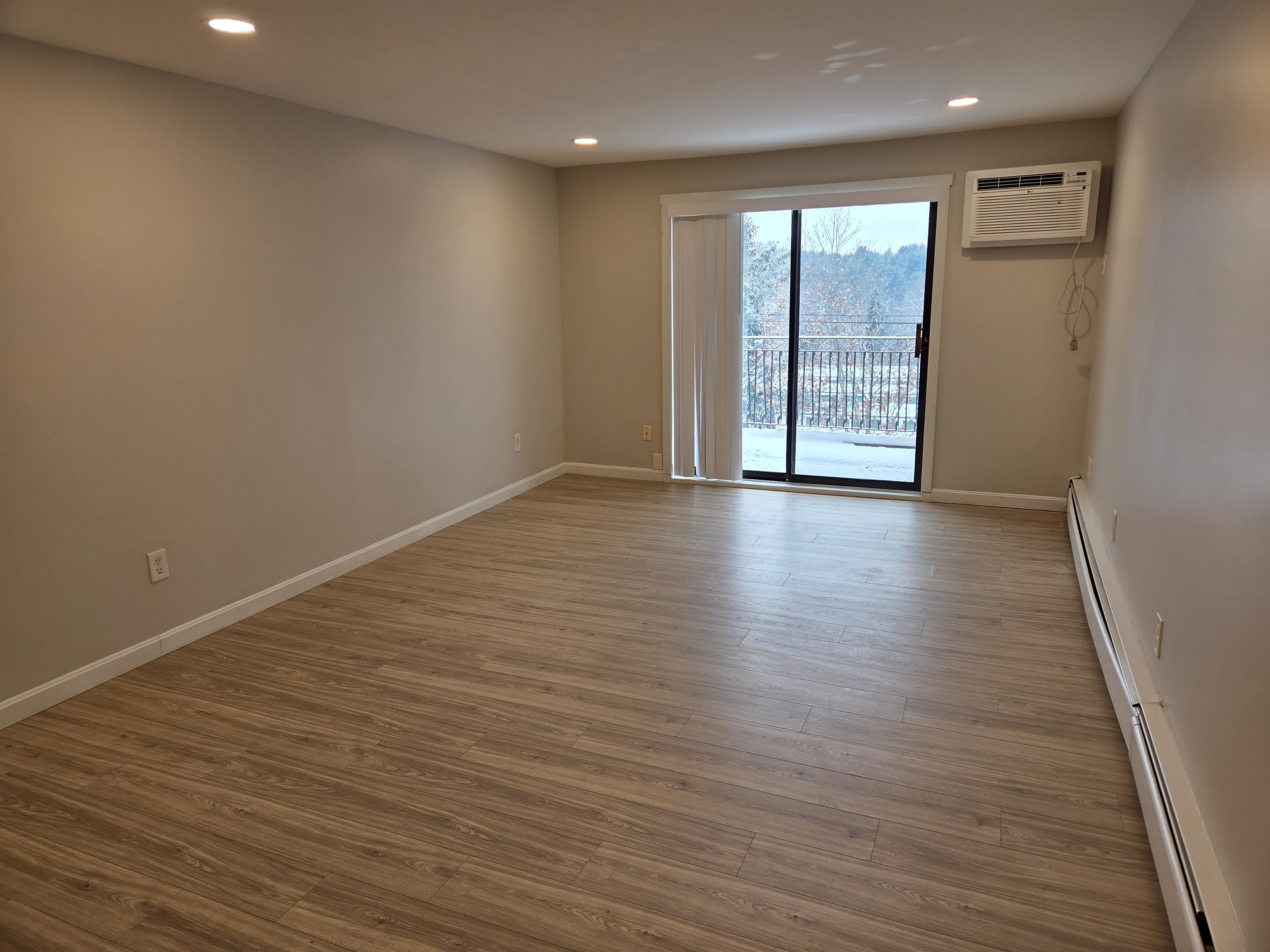 136 Mammoth Road, Unit 25 Hooksett, NH 03106 - Photo 7 of 20