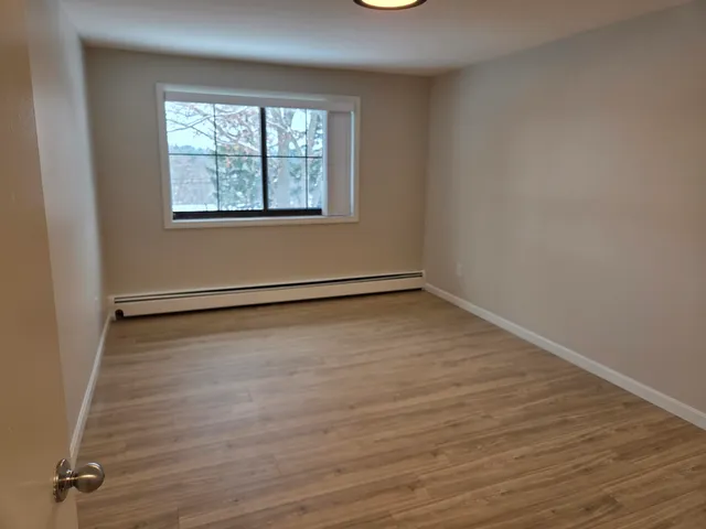 $1,850 | 136 Mammoth Road, Unit 25, Hooksett, NH 03106