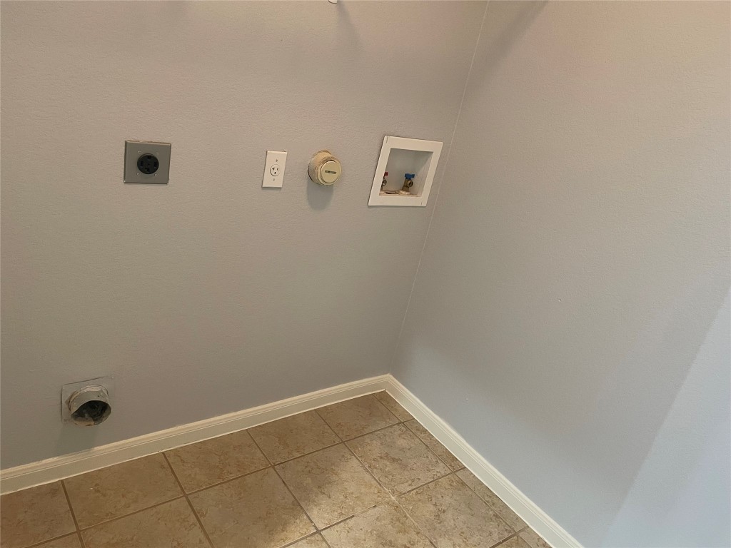 7440 Montezuma Street Austin, TX 78744 - Photo 8 of 20