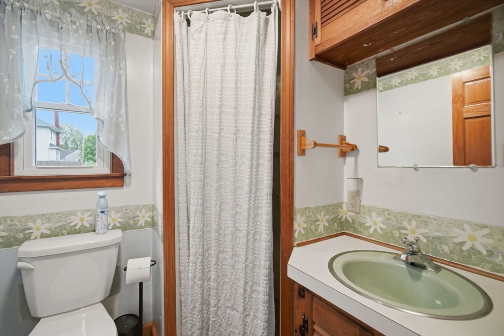 20 Athol Street Springfield, MA 01107 - Photo 21 of 40