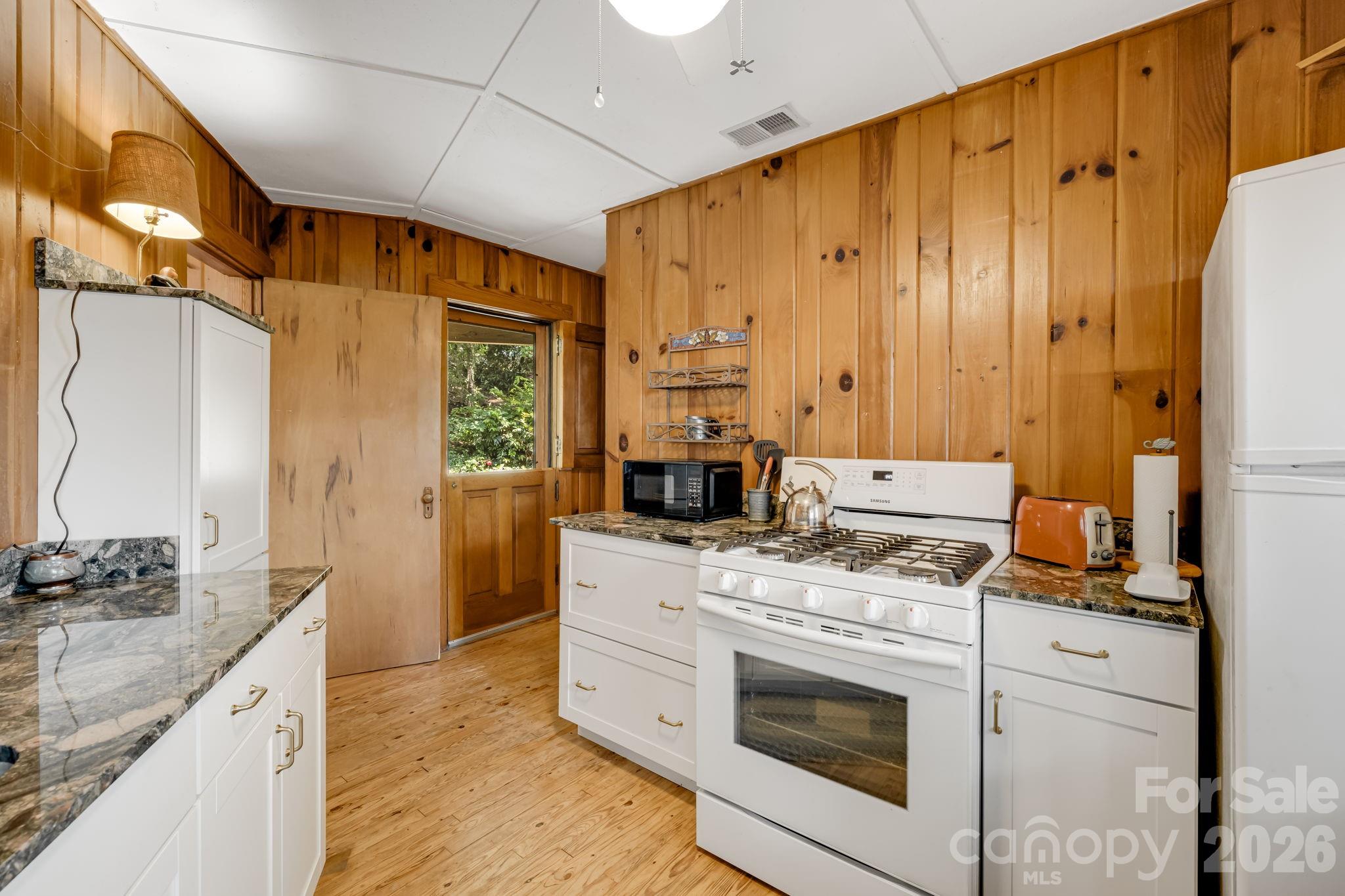 203 Laurel Lane Marion, NC 28752 - Photo 15 of 48