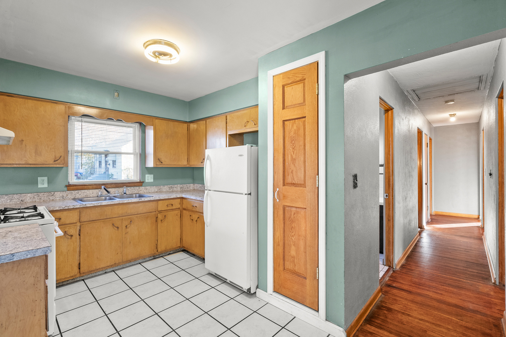 203 Mills Road Joliet, IL 60433 - Photo 10 of 36 Gallery Image 10