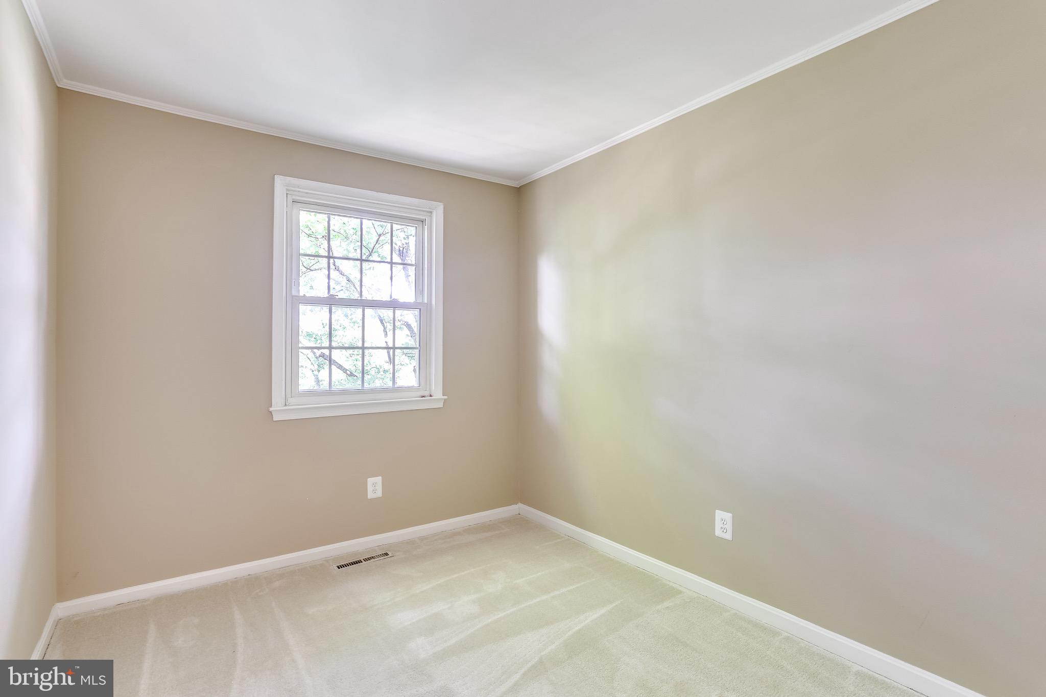 5894 Selford Road Baltimore, MD 21227 - Photo 11 of 33