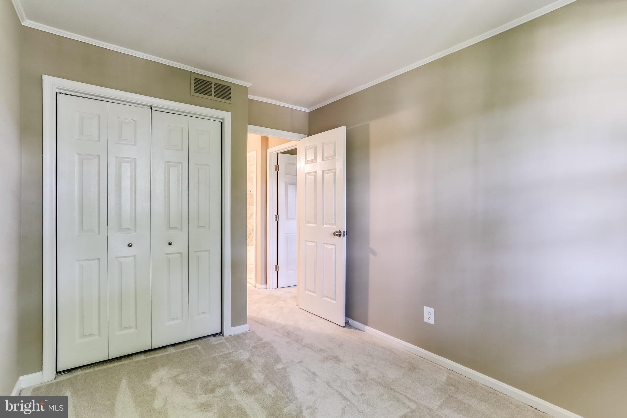 5894 Selford Road Baltimore, MD 21227 - Photo 12 of 33