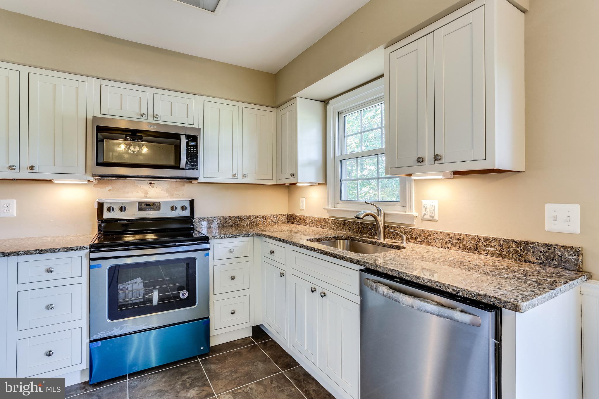 5894 Selford Road Baltimore, MD 21227 - Photo 19 of 33