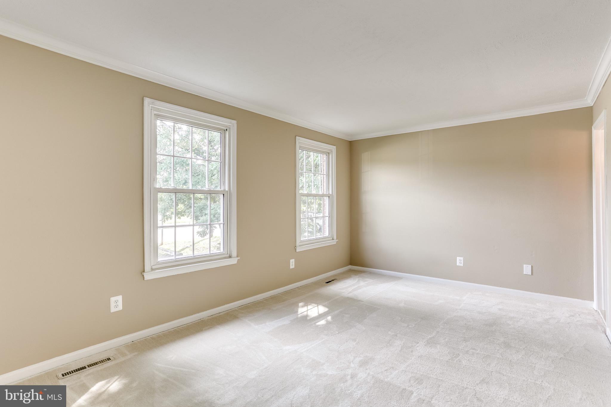 5894 Selford Road Baltimore, MD 21227 - Photo 5 of 33
