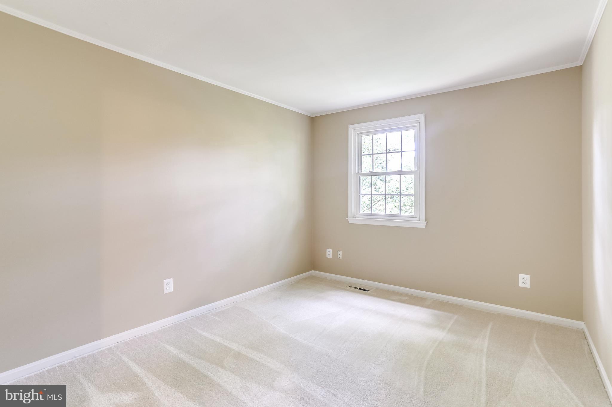 5894 Selford Road Baltimore, MD 21227 - Photo 9 of 33