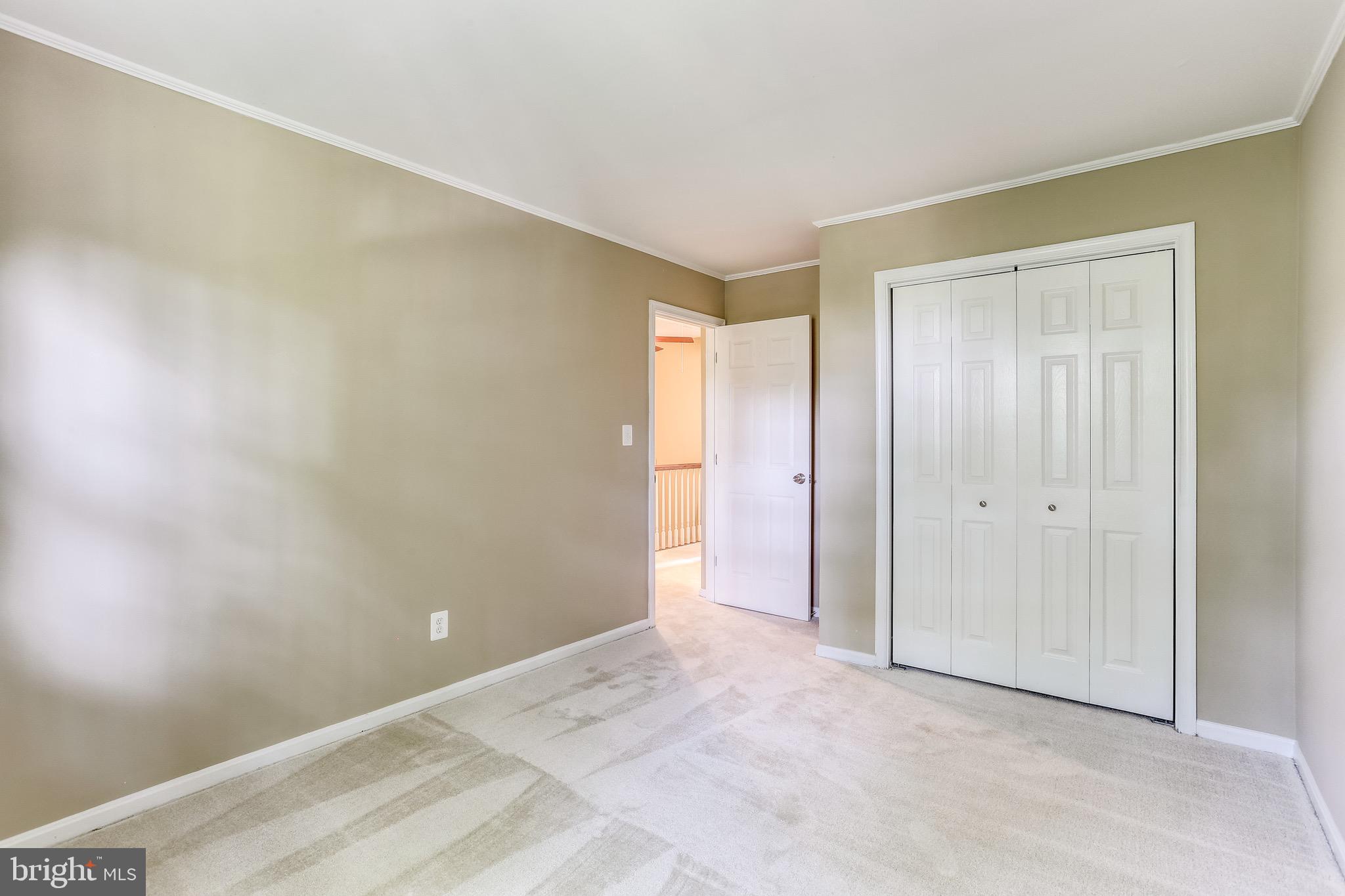 5894 Selford Road Baltimore, MD 21227 - Photo 10 of 33