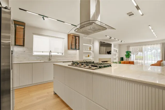 $1,379,000 | 26144 Kenrose Circle, Calabasas, CA 91302